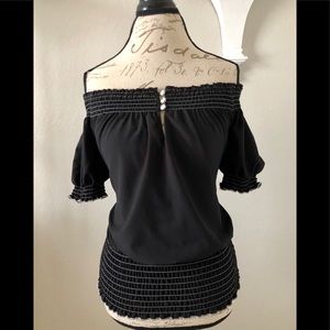 Pretty off the shoulder top!!